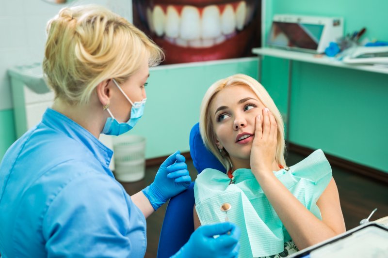 patient visiting her emergency dentist in Nashville